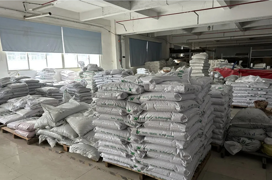 Dongguan Jiepeng Plastic Hardware Products Co., Ltd. manufacturer production line